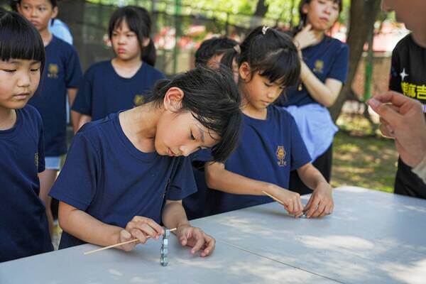 【團康活動】：巴黎鐵塔，同組雙人共同進行培養團隊合作